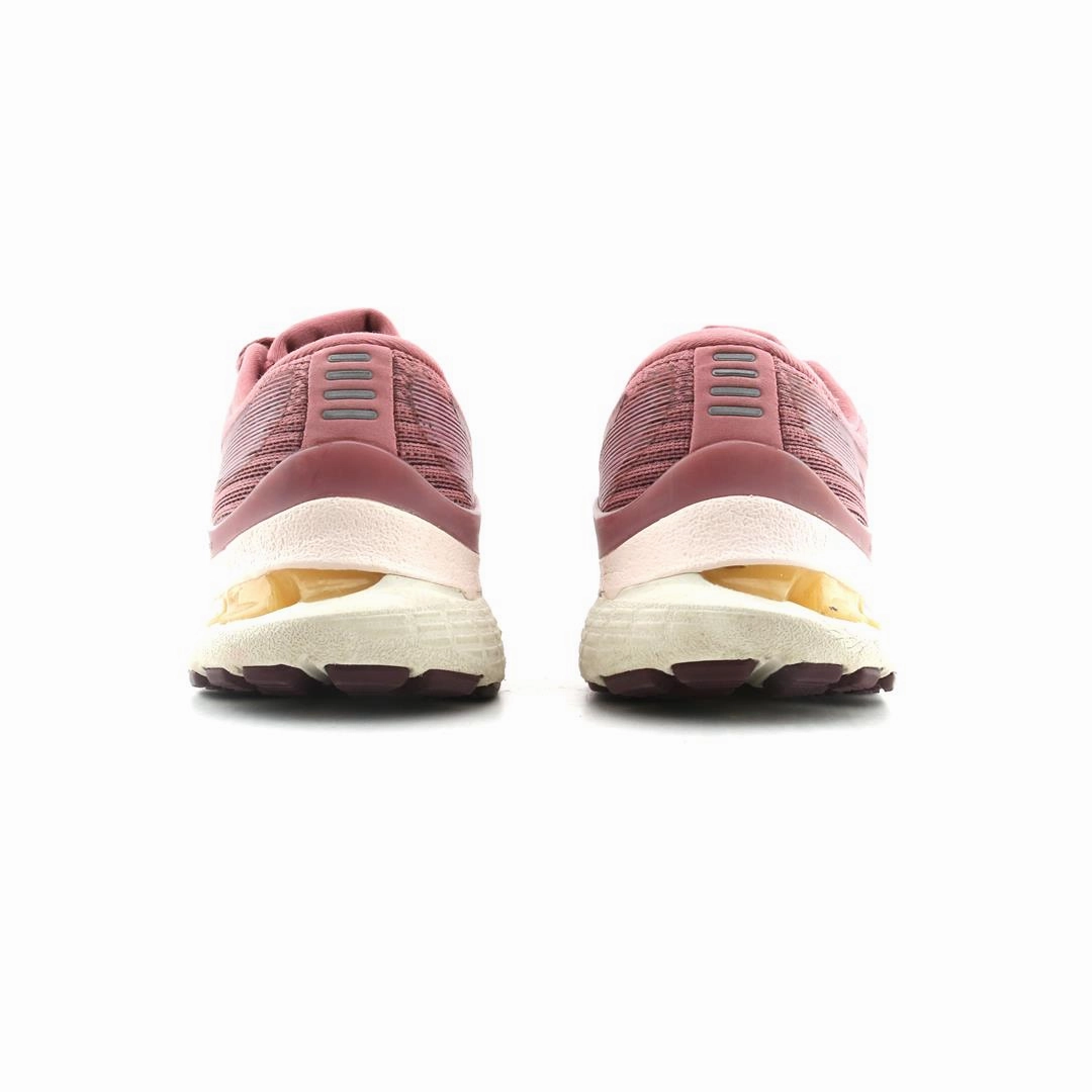 ASICS GEL KAYANO 28 lightweight athletic shoe visuals