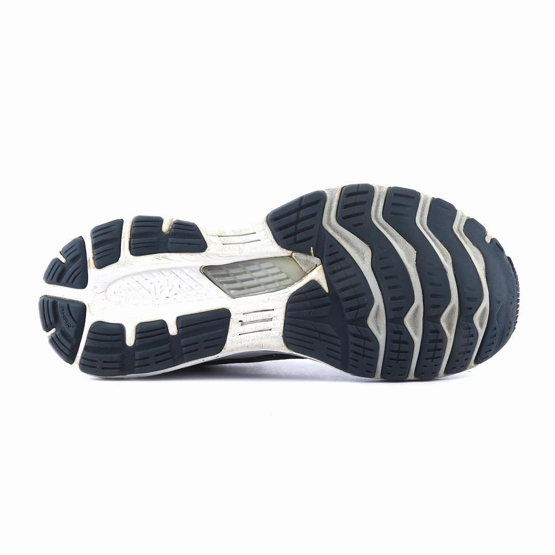 ASICS GEL-KAYANO 28 sporty Asics footwear images