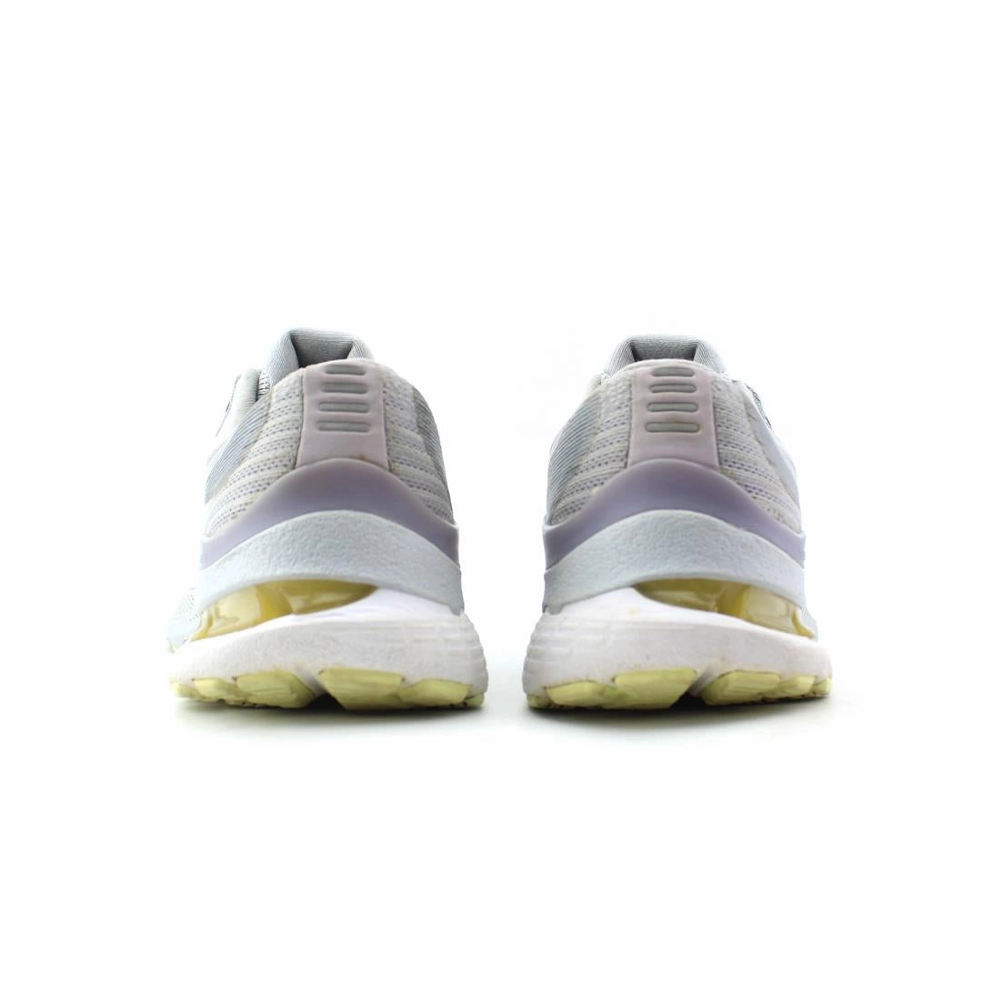 ASICS GEL KAYANO 28 sporty Asics footwear images