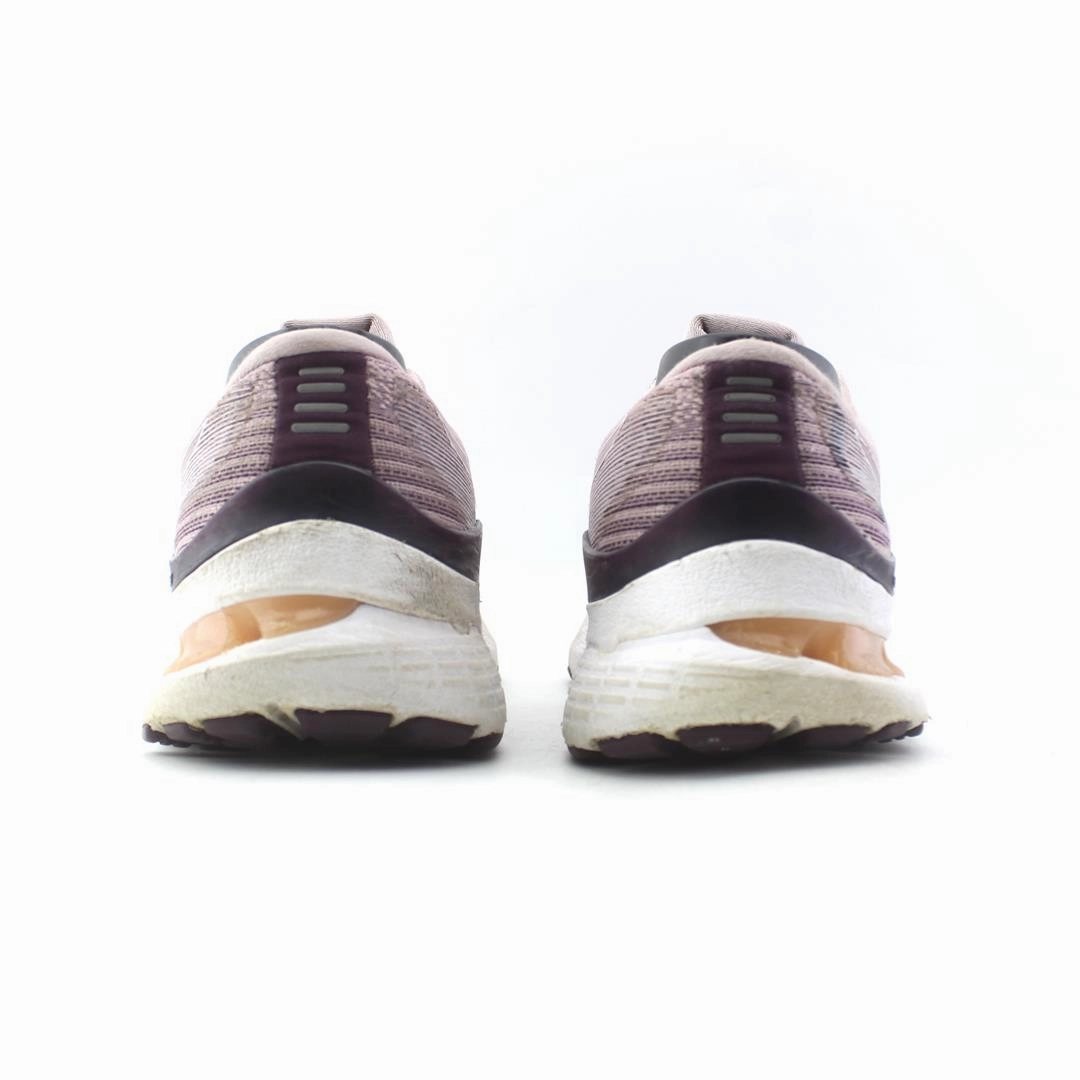 ASICS GEL-KAYANO 28 sporty Asics footwear images