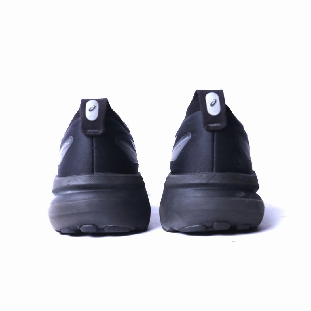 ASICS GEL KAYANO 31 lightweight athletic shoe visuals