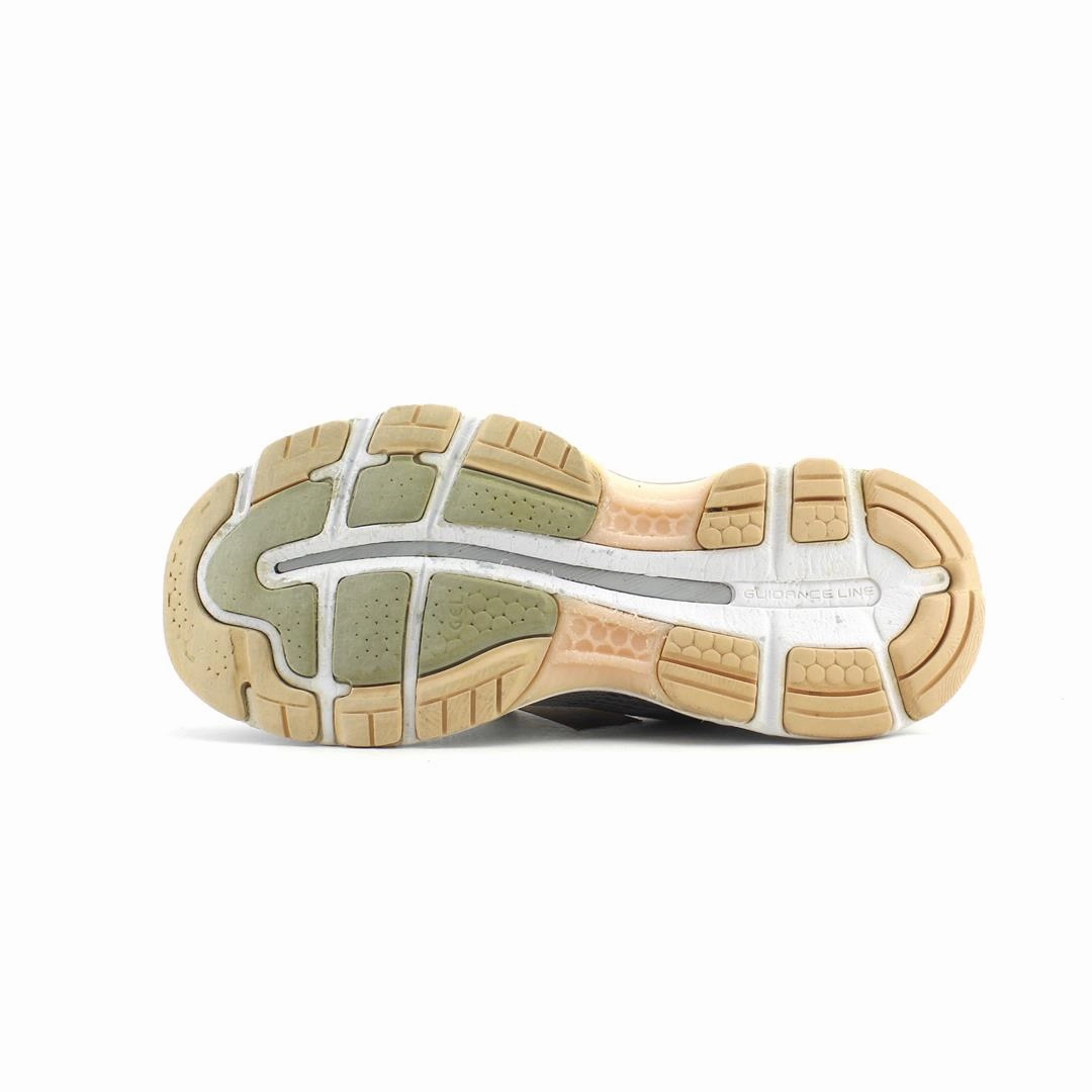 ASICS GEL NIMBUS 20 performance running shoe photos