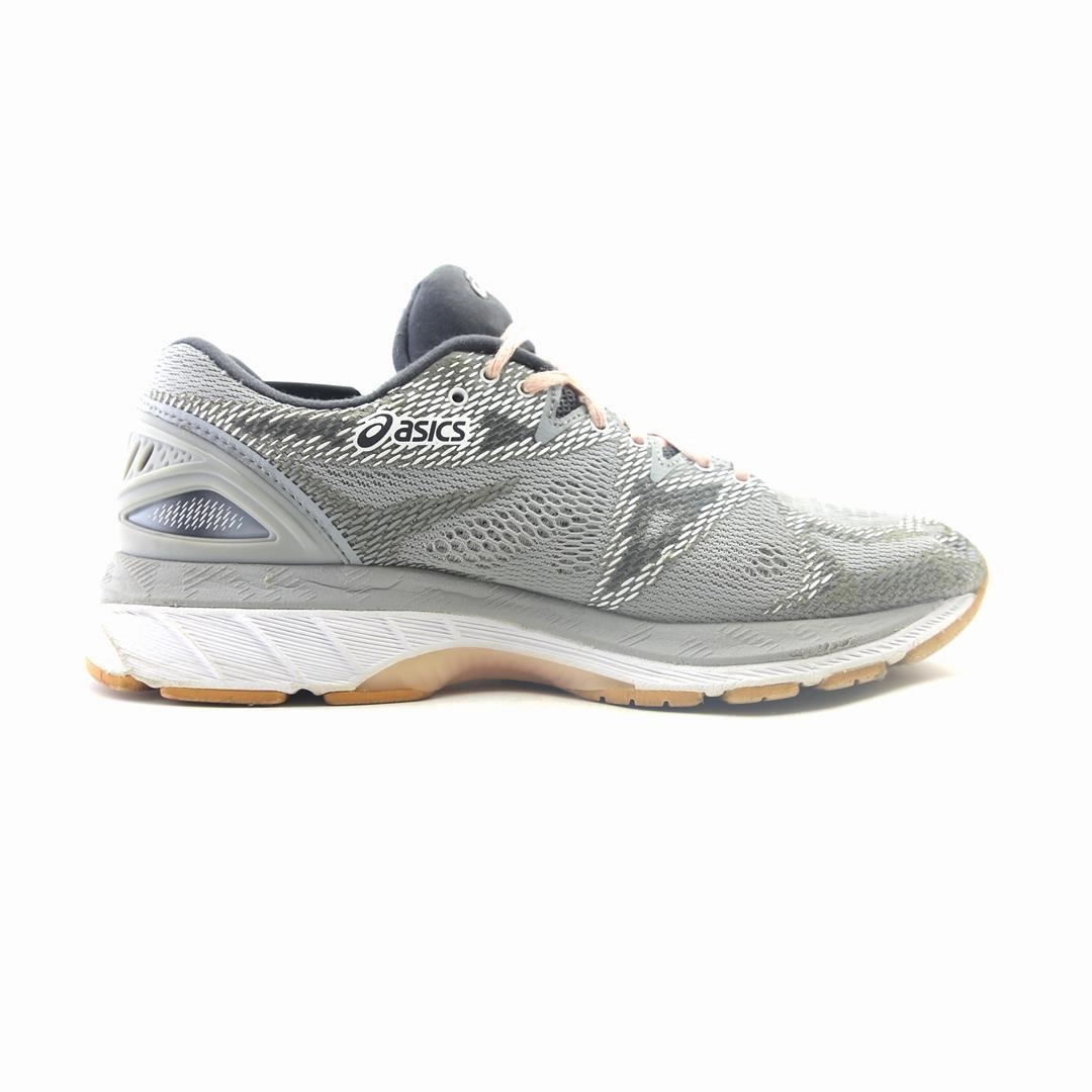 ASICS GEL NIMBUS 20 performance running shoe photos