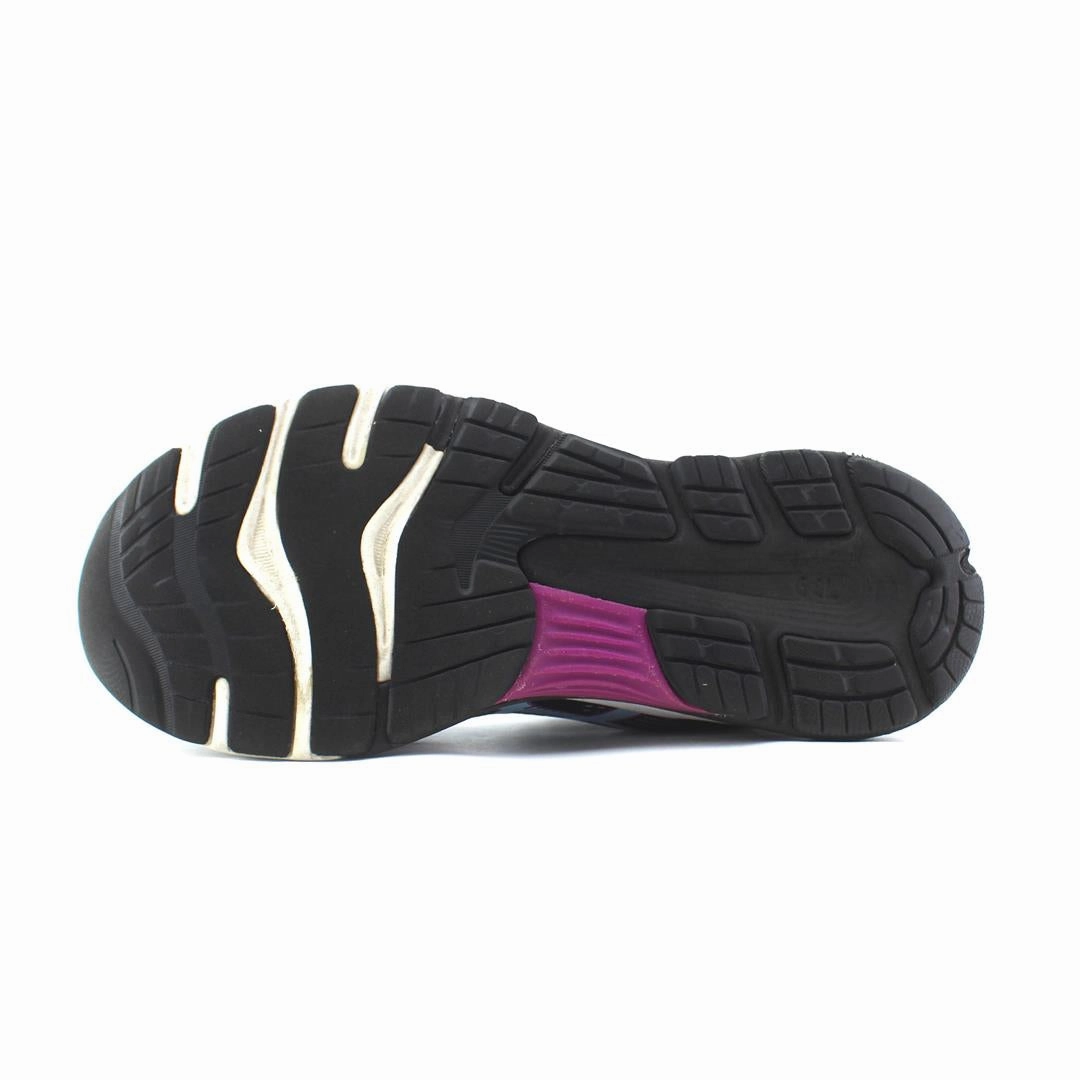 ASICS GEL-NIMBUS 21 sporty Asics footwear images