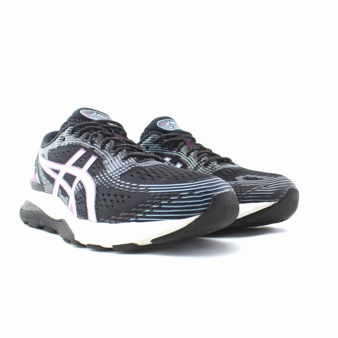 ASICS GEL-NIMBUS 21 sporty Asics footwear images