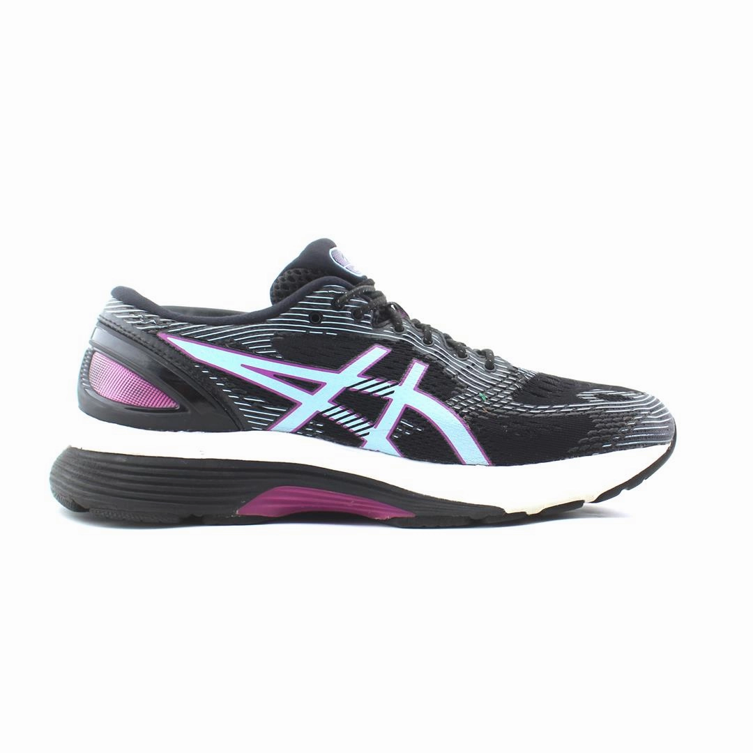 ASICS GEL-NIMBUS 21 sporty Asics footwear images