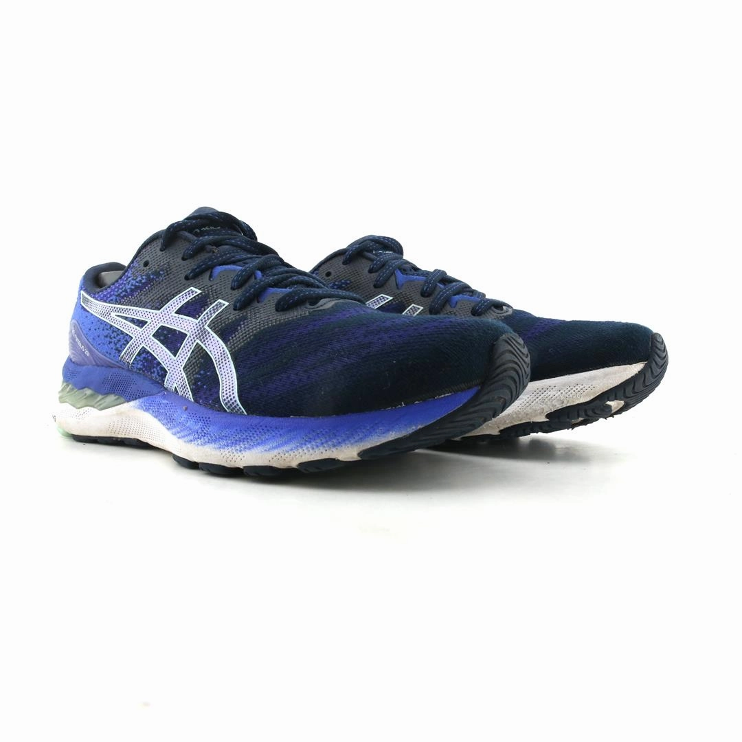 ASICS GEL NIMBUS 23 sporty Asics footwear images