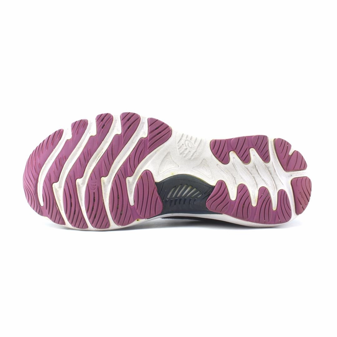ASICS GEL-NIMBUS 23 sporty Asics footwear images