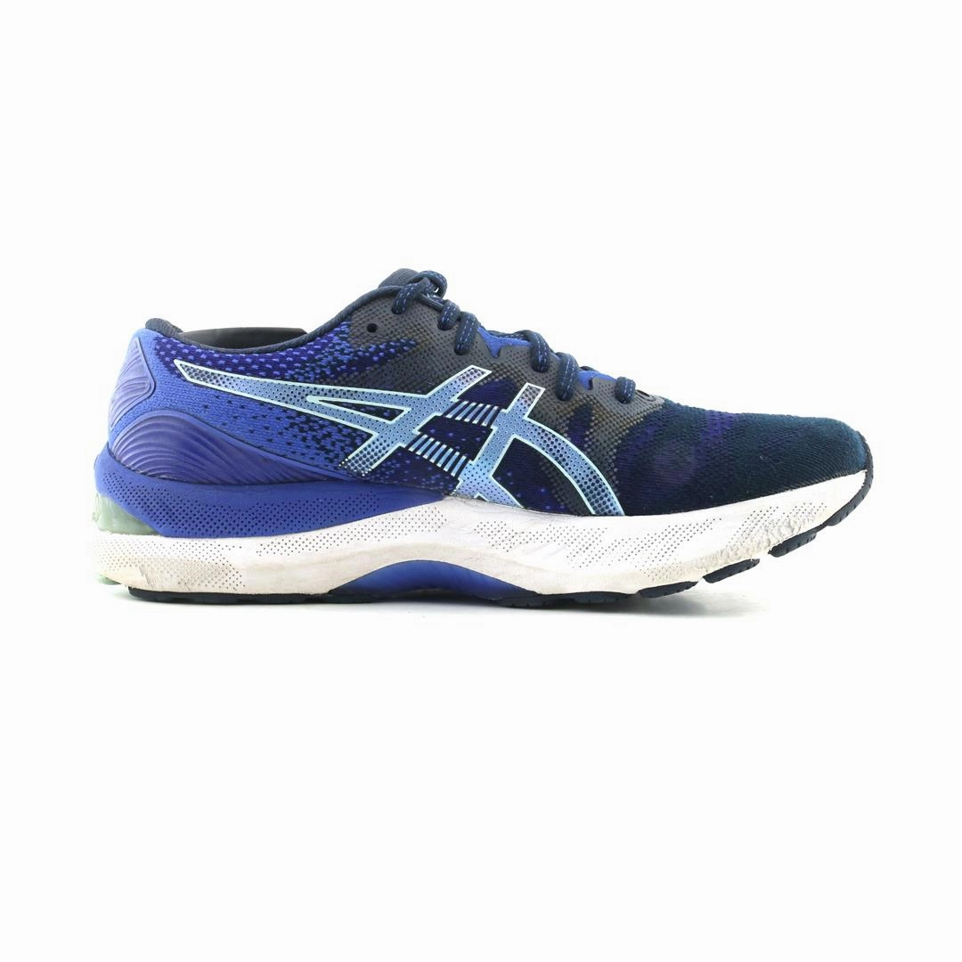 ASICS GEL NIMBUS 23 sporty Asics footwear images