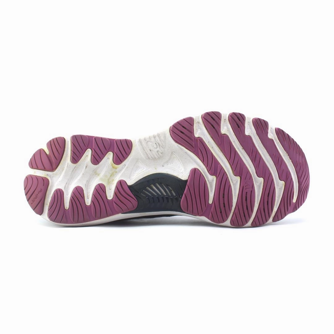 ASICS GEL-NIMBUS 23 sporty Asics footwear images
