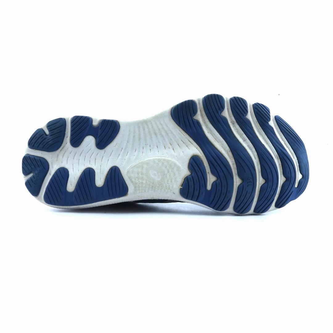 ASICS GEL NIMBUS 24 lightweight athletic shoe visuals