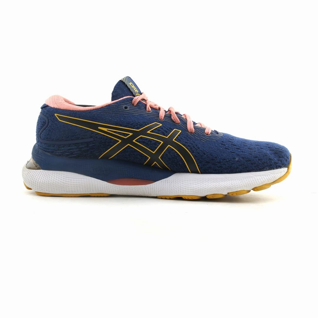 ASICS GEL NIMBUS 24 lightweight athletic shoe visuals