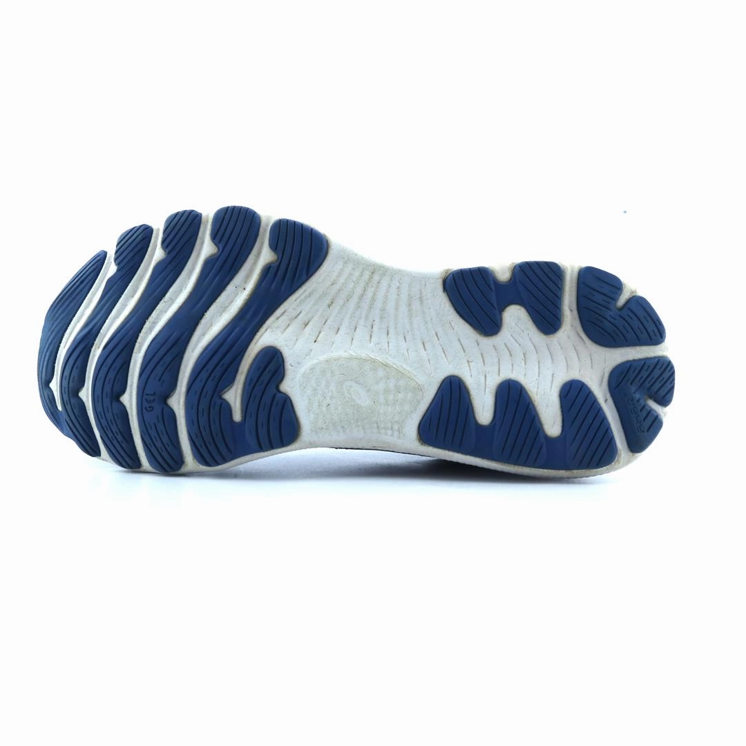 ASICS GEL NIMBUS 24 lightweight athletic shoe visuals