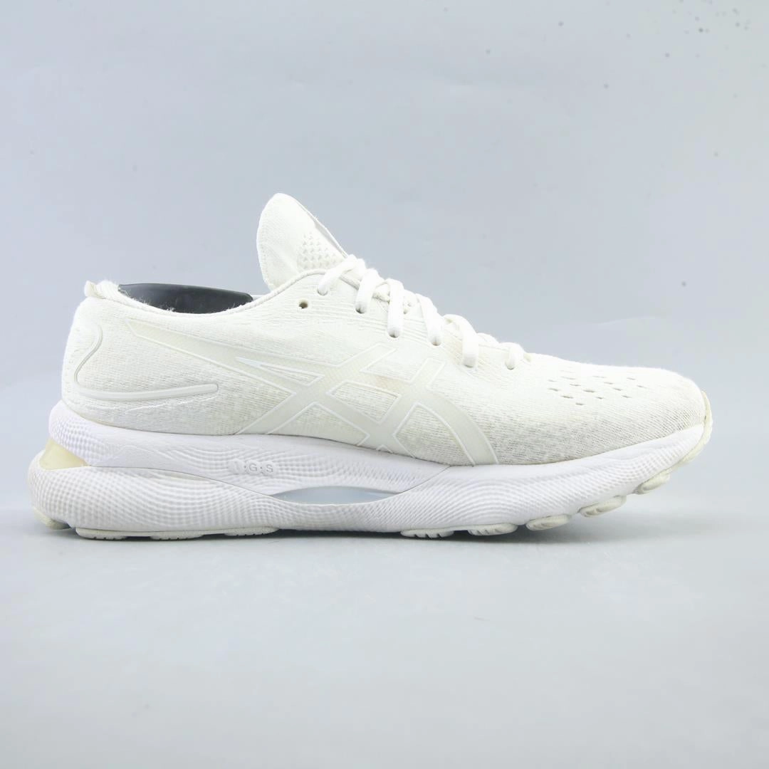 ASICS  GEL NIMBUS 24 lightweight athletic shoe visuals
