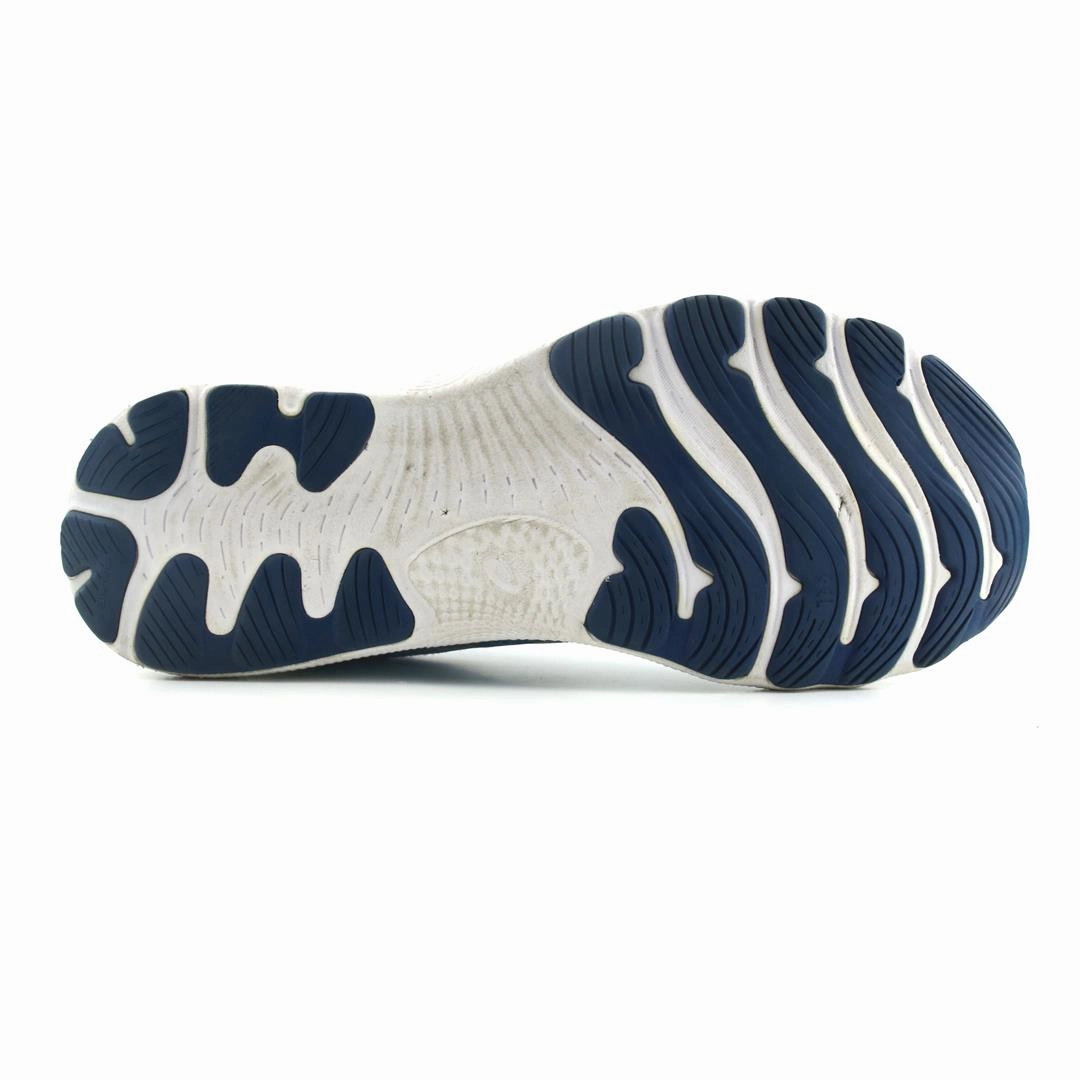 ASICS GEL NIMBUS 24 lightweight athletic shoe visuals