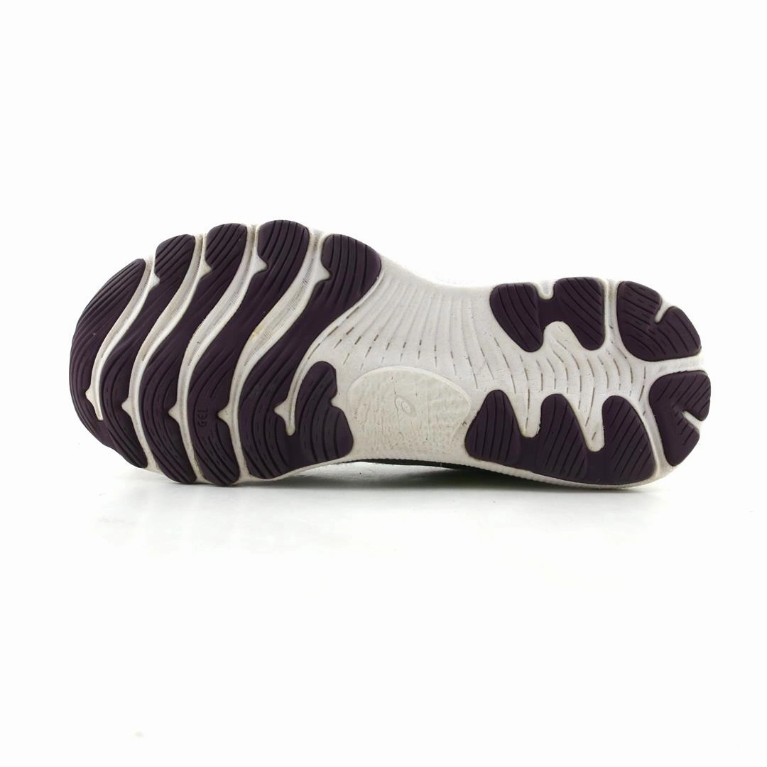 ASICS GEL-NIMBUS 24 sporty Asics footwear images