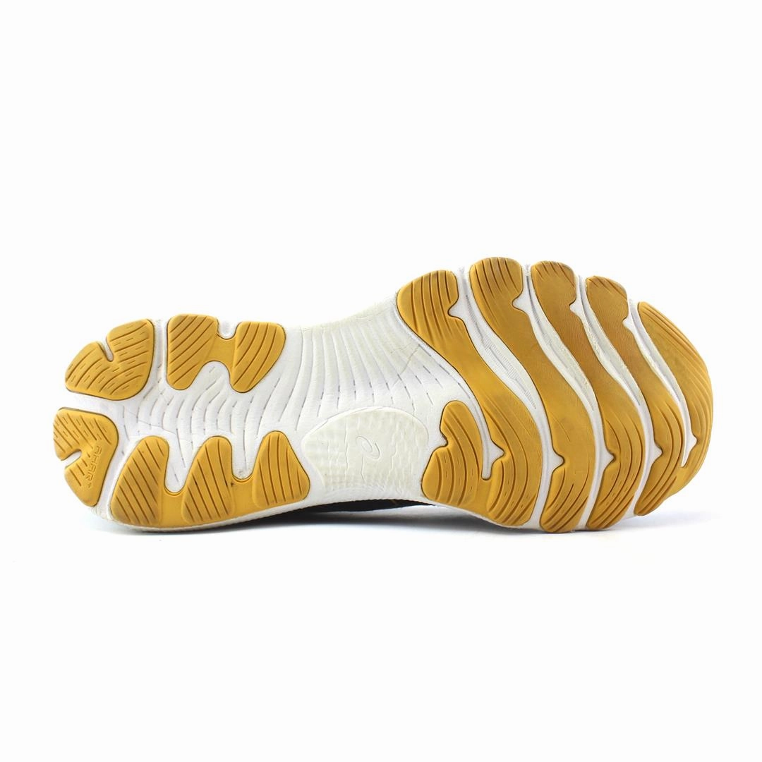 ASICS GEL-NIMBUS 24 sporty Asics footwear images