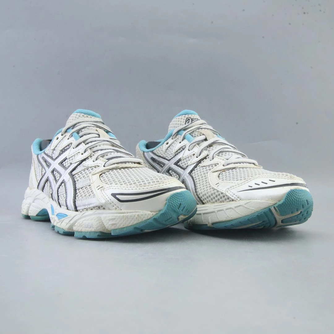 ASICS GEL PHONIX lightweight athletic shoe visuals
