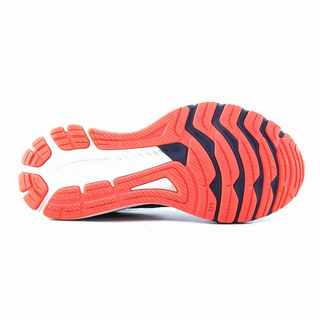 ASICS GT 2000 10 lightweight athletic shoe visuals
