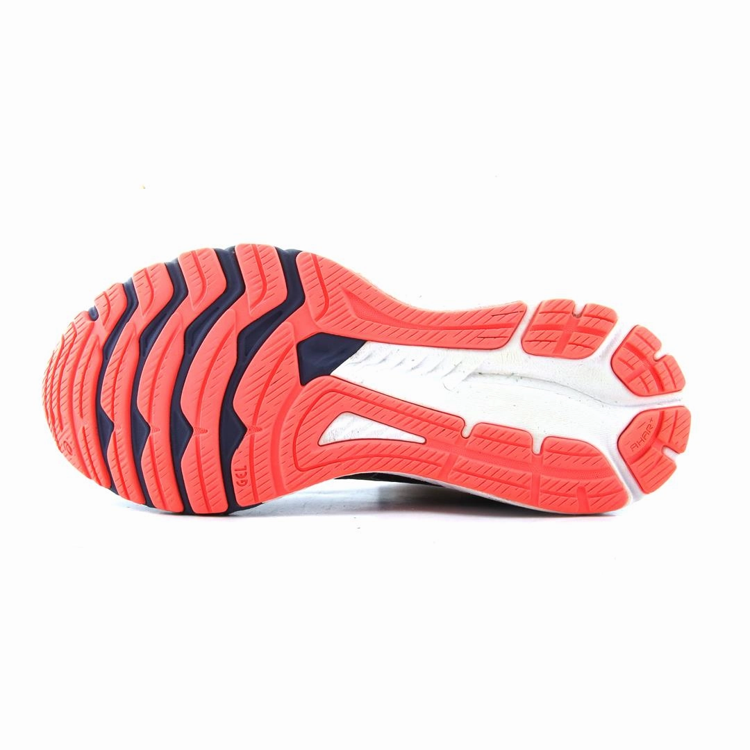 ASICS GT 2000 10 lightweight athletic shoe visuals