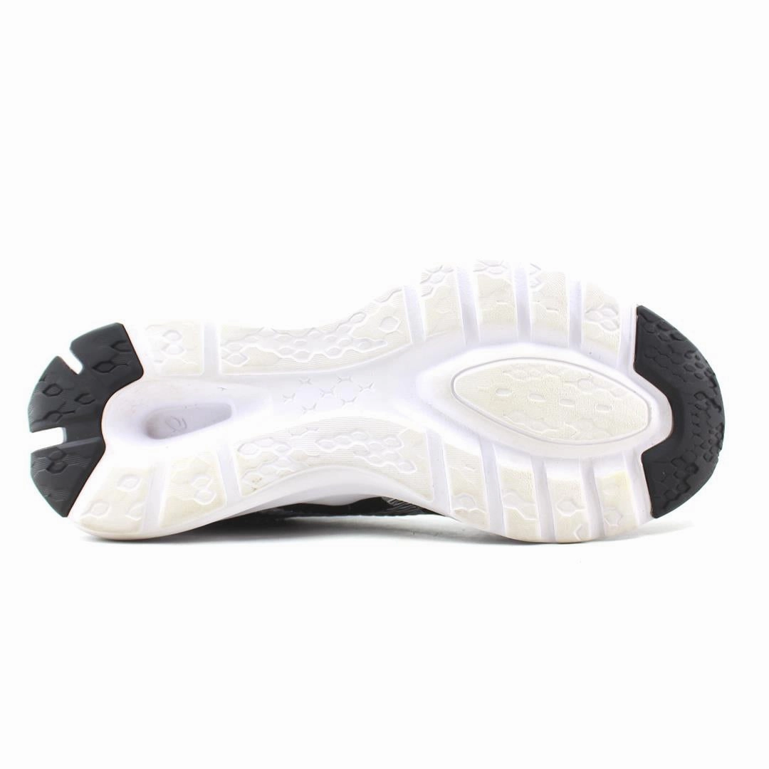 ASICS VERSABLAST trainer shoe design snapshots