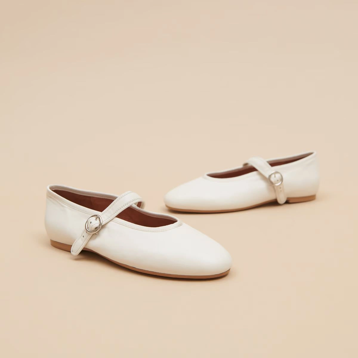 Ballerina Deesse Cuir Ecru Jonak women's stylish shoes with modern design