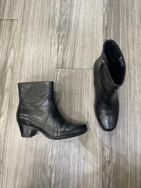 Black Boots Ankle Heels Clarks, Size 7.5 Clarks leather shoes for daily wear
