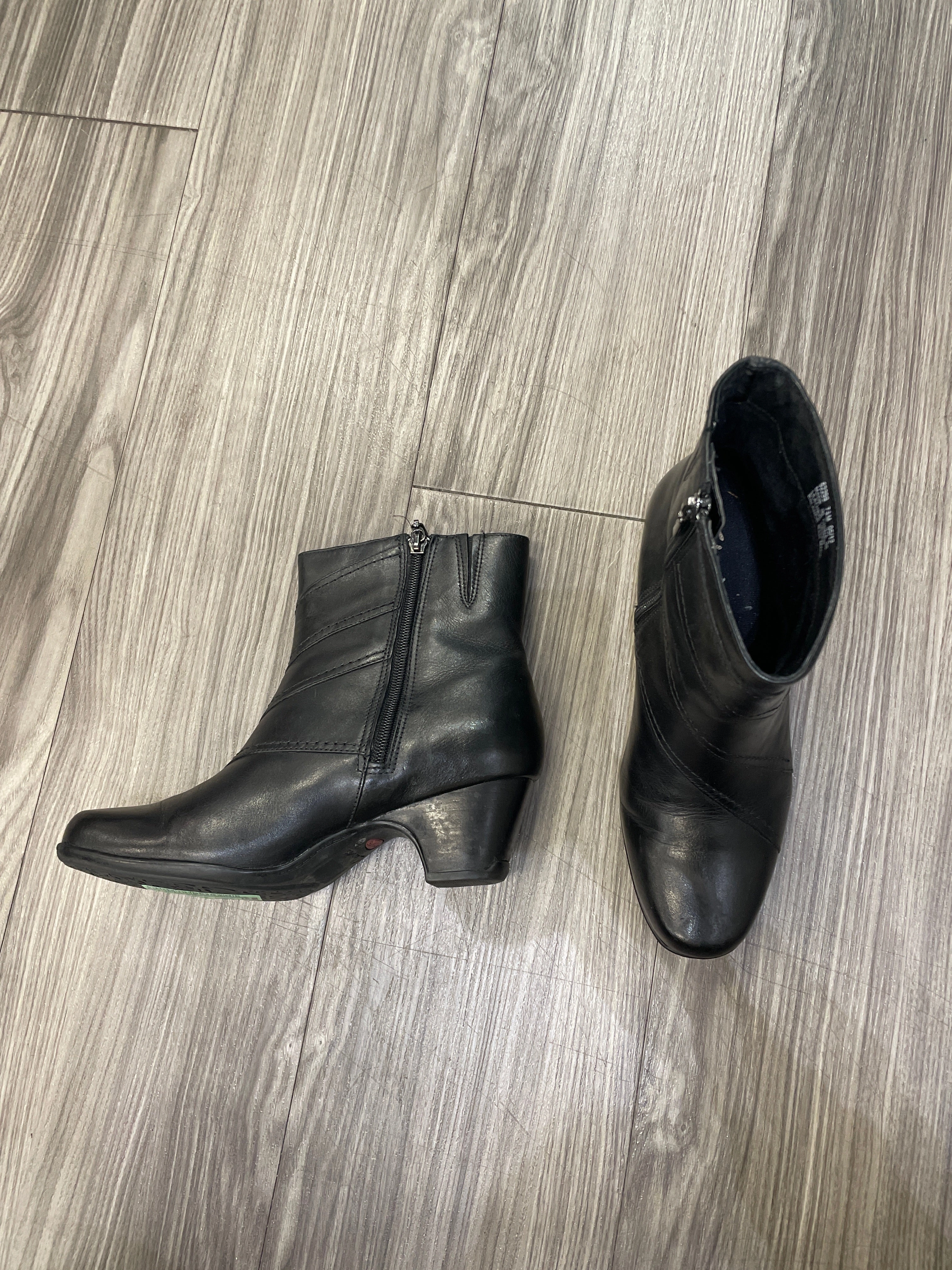 Black Boots Ankle Heels Clarks, Size 7.5 Leather Footwear