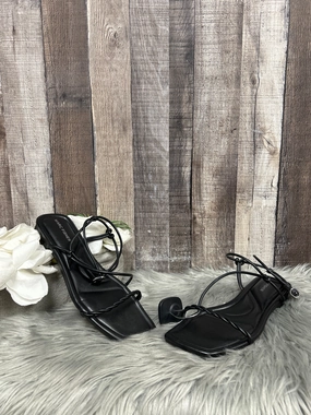 Black Sandals Flats Marc Fisher, Size 8.5 Marc Fisher fashion shoes with block heels