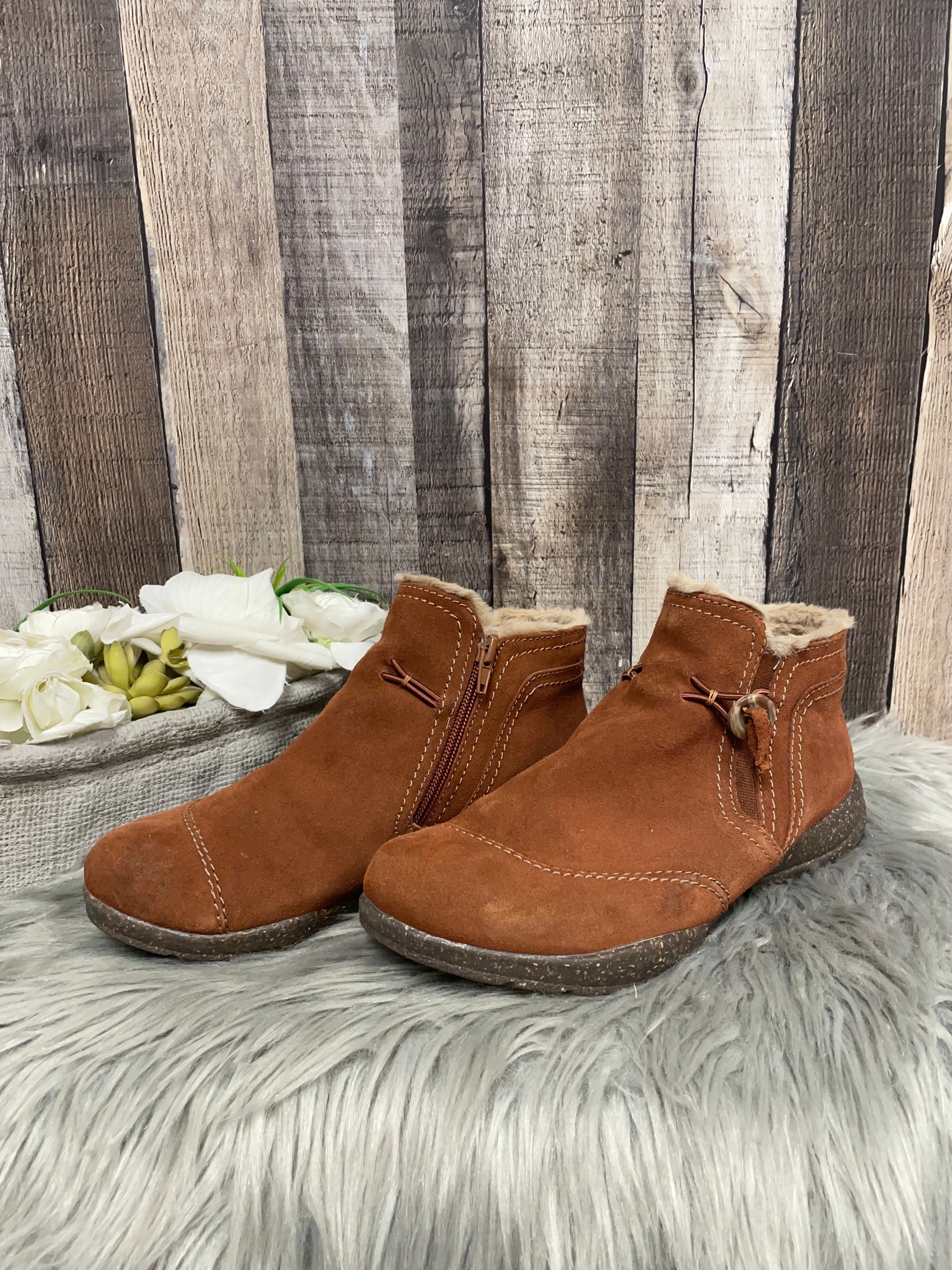 Boots Ankle Flats By Clarks In Brown, Size: 8 Leather Footwear