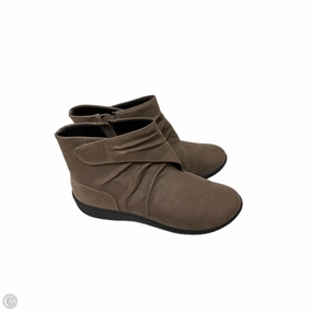 Boots Ankle Flats By Clarks In Gold, Size: 9.5 Clarks leather shoes for daily wear