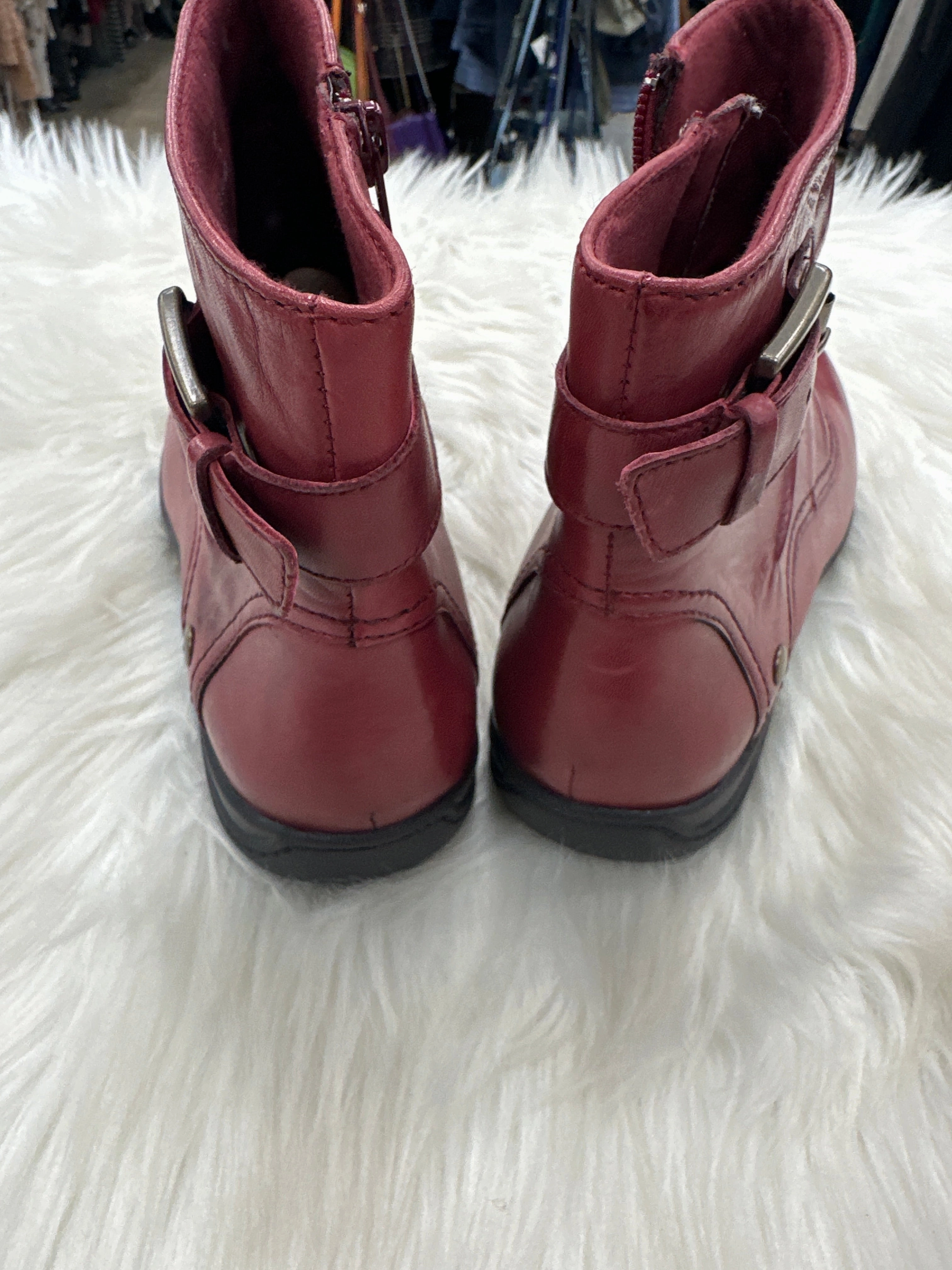 Boots Ankle Flats By Clarks In Red, Size: 8.5 Leather Footwear