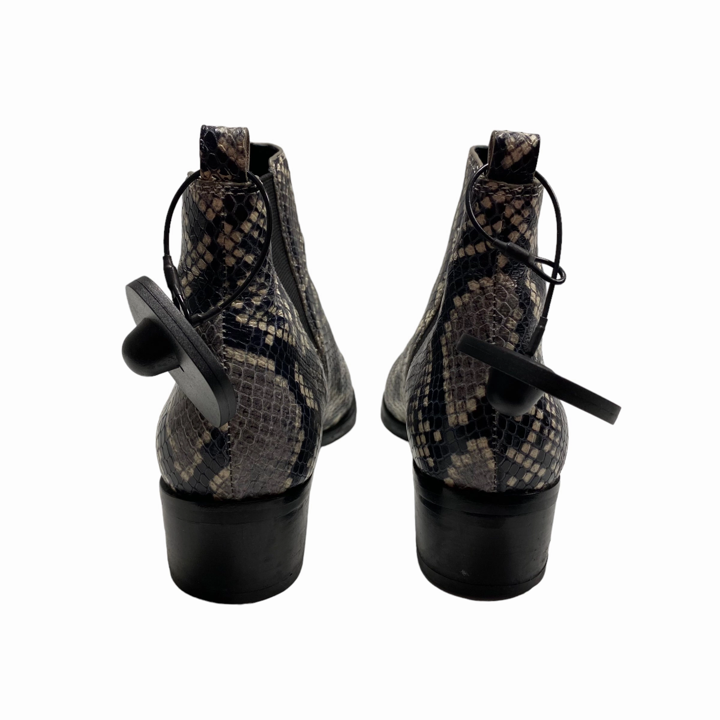 Boots Ankle Flats By Marc Fisher  Size: 6.5 Fashion Heels