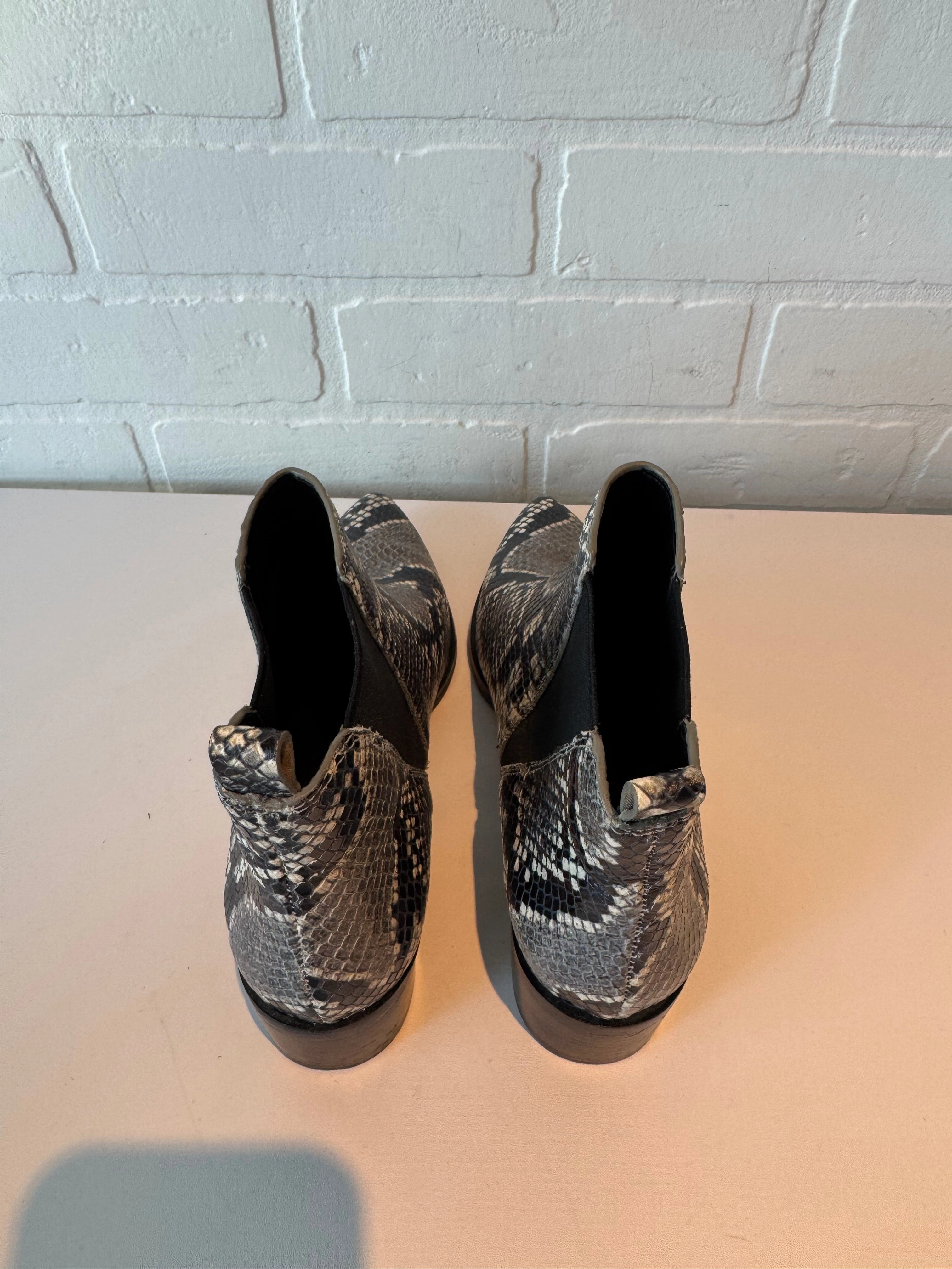BOOTS ANKLE FLATS MARC FISHER in SNAKESKIN PRINT, Size: 5.5 Fashion Heels
