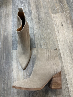 Boots Ankle Heels By Marc Fisher In Beige, Size: 8 Marc Fisher fashion shoes with block heels
