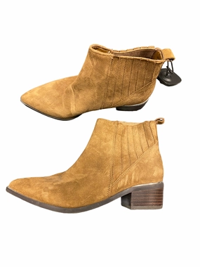 Boots Ankle Heels By Marc Fisher In Brown, Size: 6 Marc Fisher fashion shoes with block heels