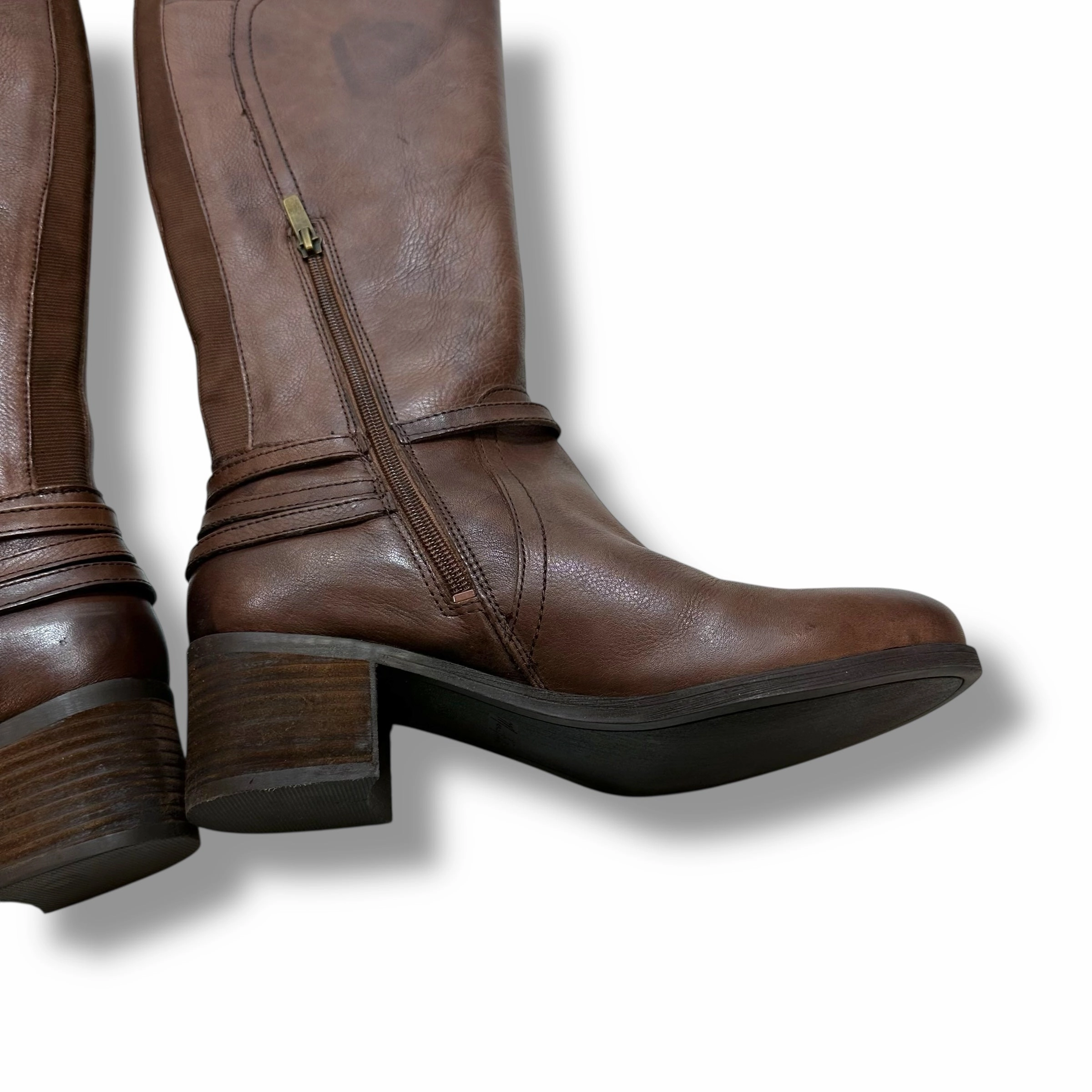 Boots Knee Flats By Marc Fisher In Brown, Size: 8.5 Fashion Heels
