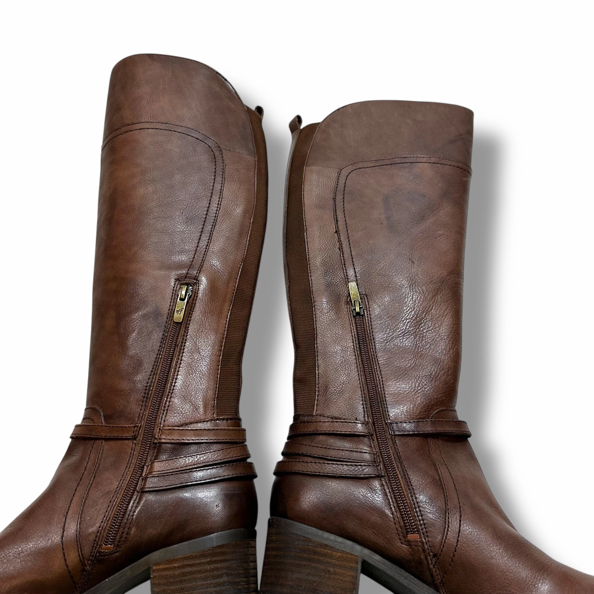 Boots Knee Flats By Marc Fisher In Brown, Size: 8.5 Fashion Heels