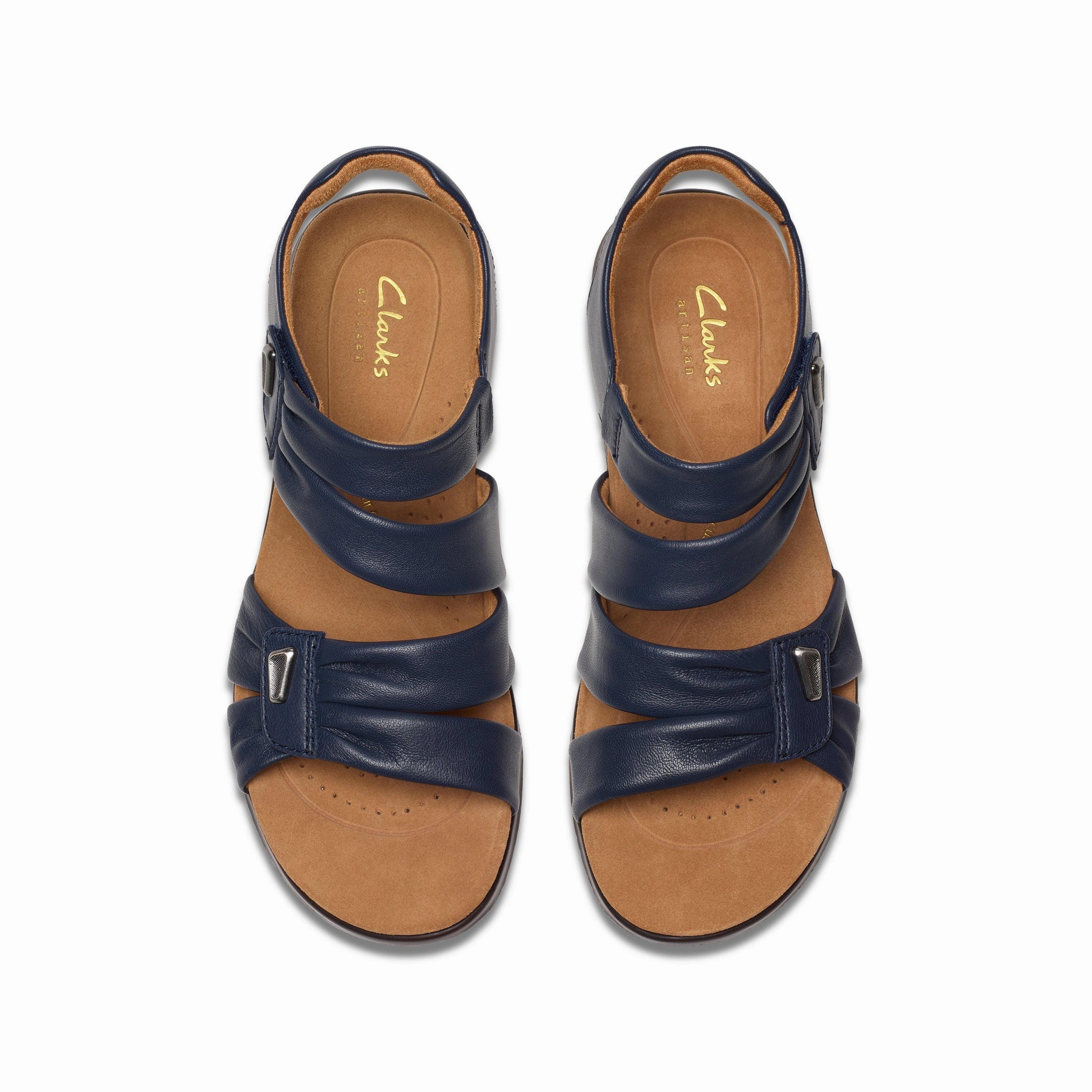 CLARKS KITLY AVE MEDIUM AND WIDE Clarks classic leather shoes