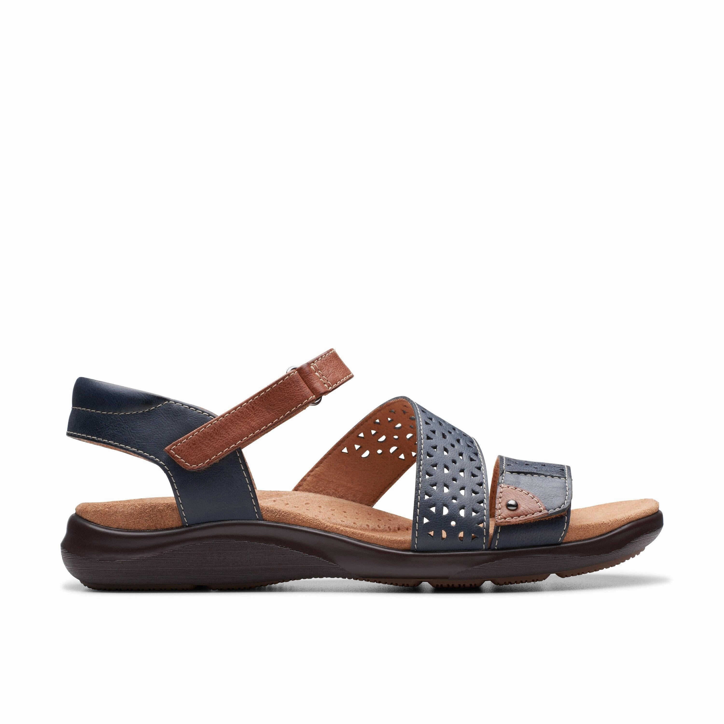 CLARKS KITLY WAY WOMEN'S MEDIUM AND WIDE Clarks classic leather shoes