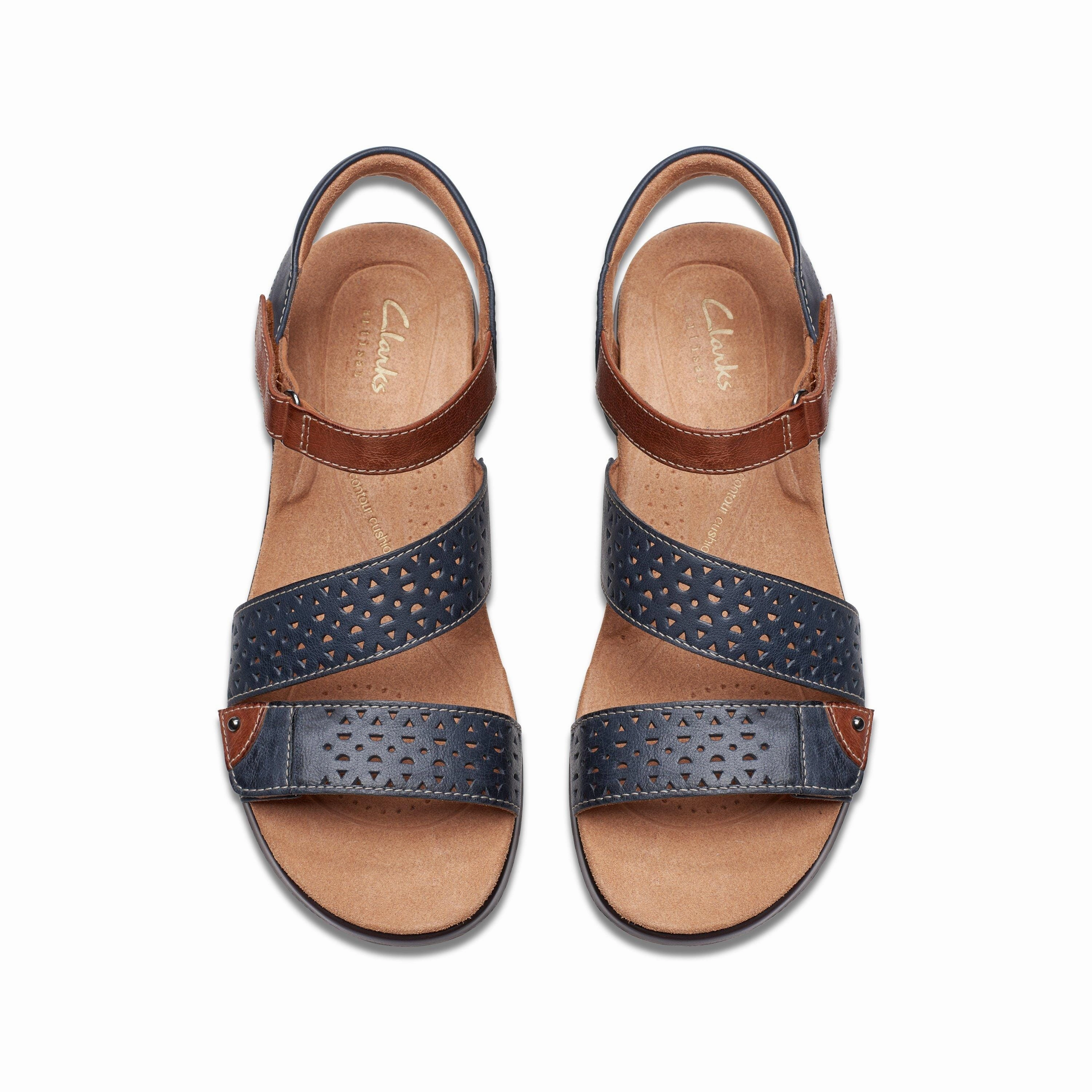 CLARKS KITLY WAY WOMEN'S MEDIUM AND WIDE Clarks classic leather shoes