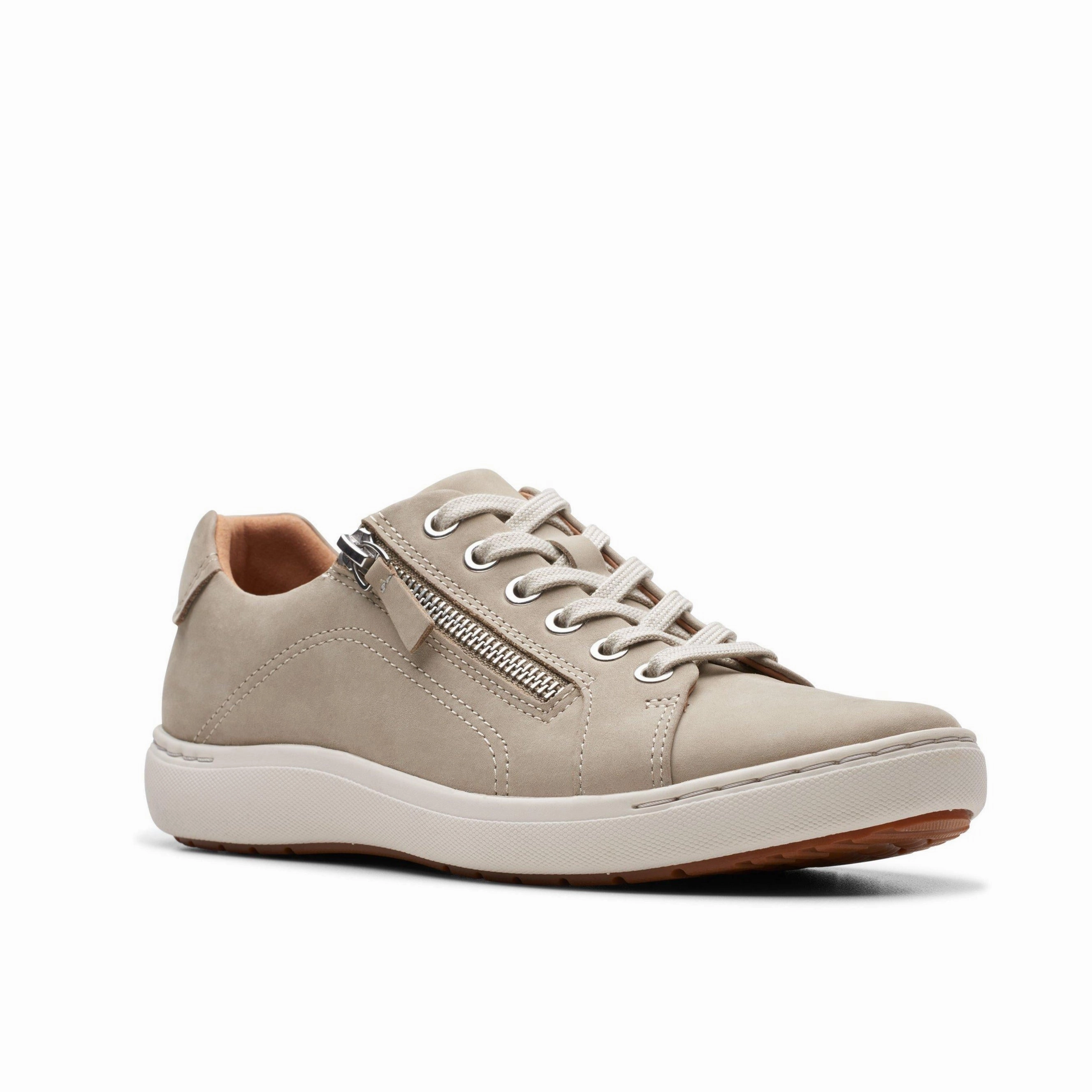 CLARKS NALLE LACE WOMEN'S MEDIUM AND WIDE Clarks classic leather shoes