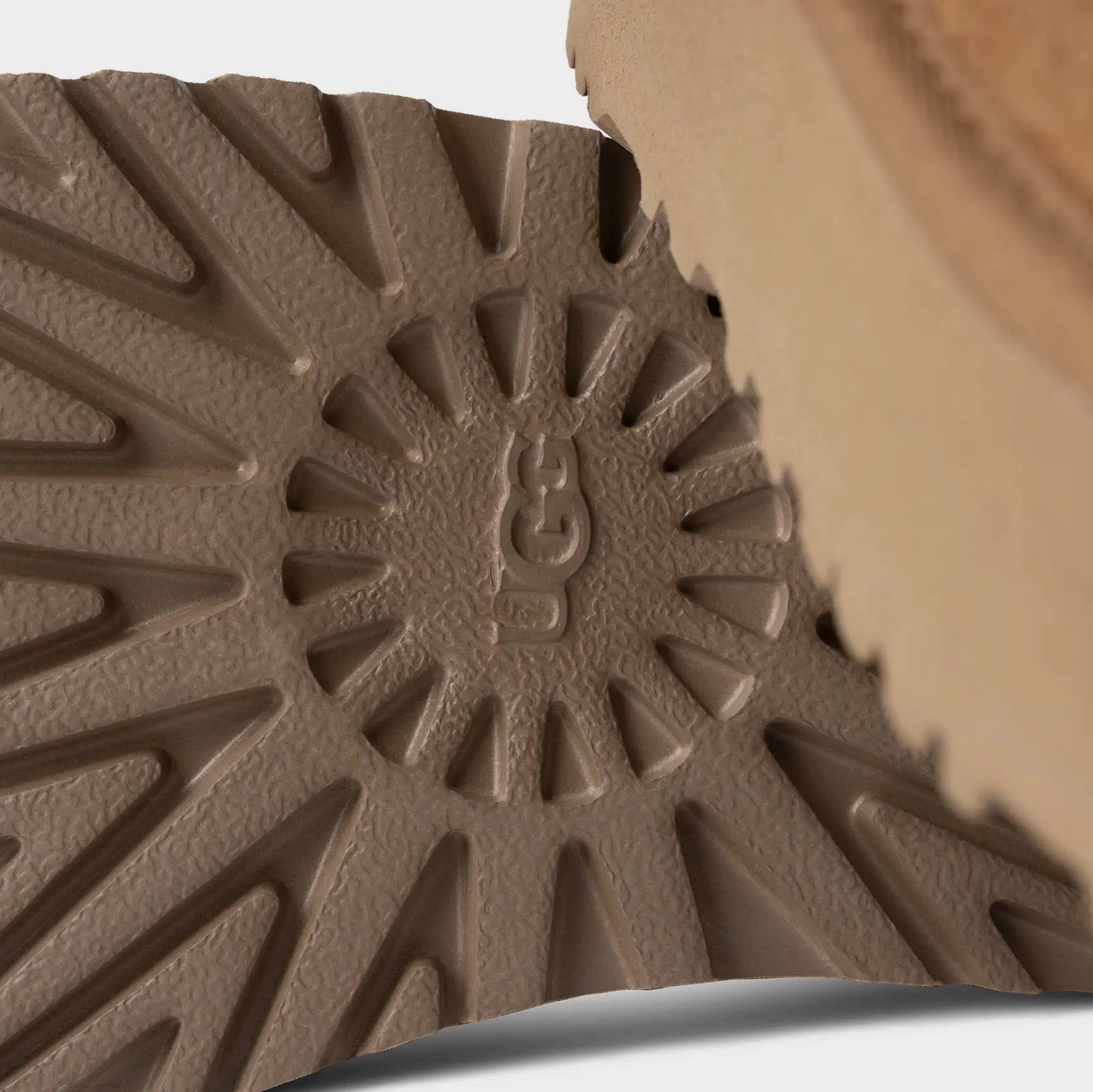 Classic Ultra Mini Platform Grade School Boots (Chestnut) Ugg Mini Boot Styles
