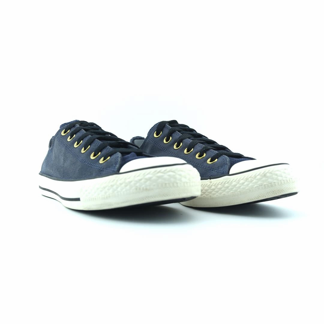 CONVERSE CHUCK TAYLOR ALL STAR SUEDE retro Converse shoe angles