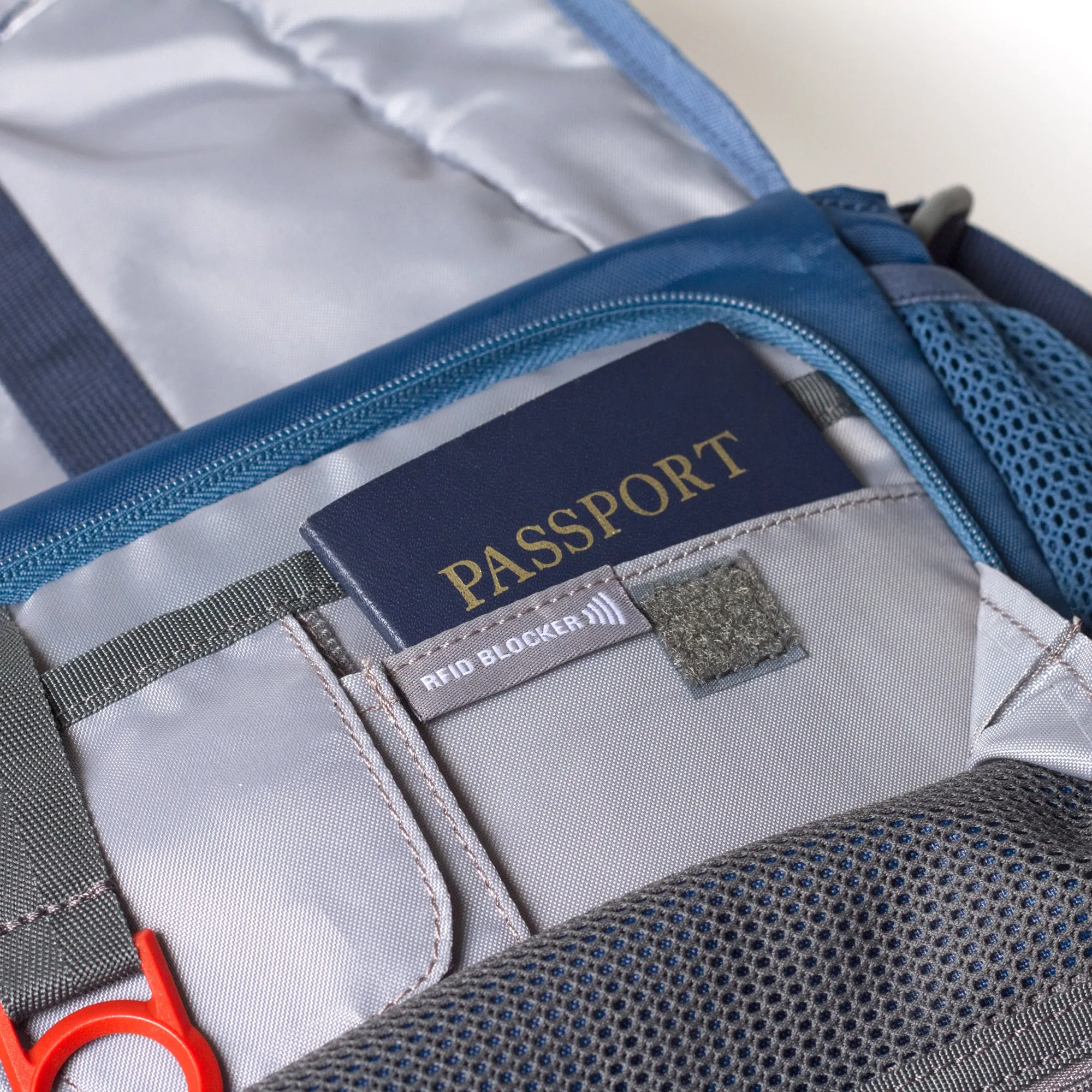 Eagle Creek Guide Pro Courier RFID Bags Eagle-Creek