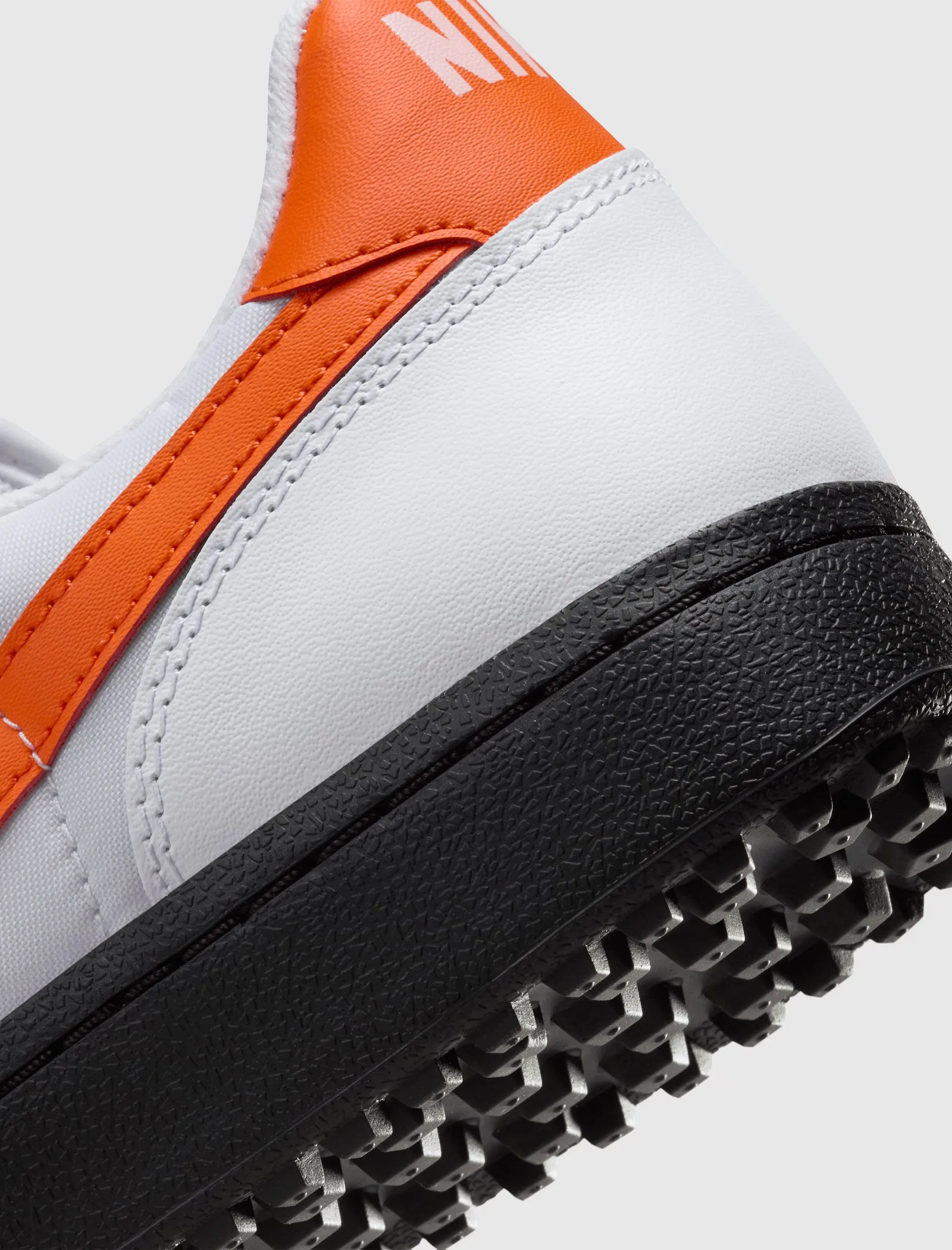 FIELD GENERAL '82 "ORANGE BLAZE" Nike sports sneakers