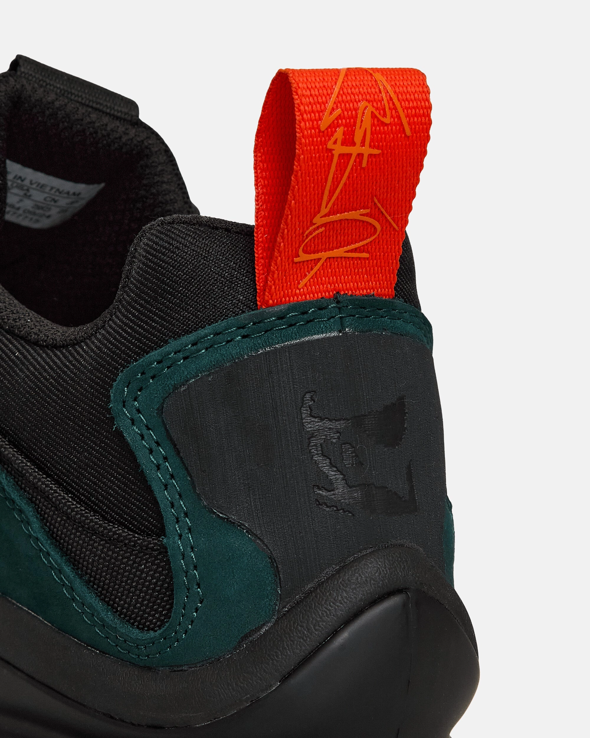 GR10K Quest Low - 01 Vassal Sneakers Black / Ponderosa Pine / Flame Scarlet Mountain Trail Runners