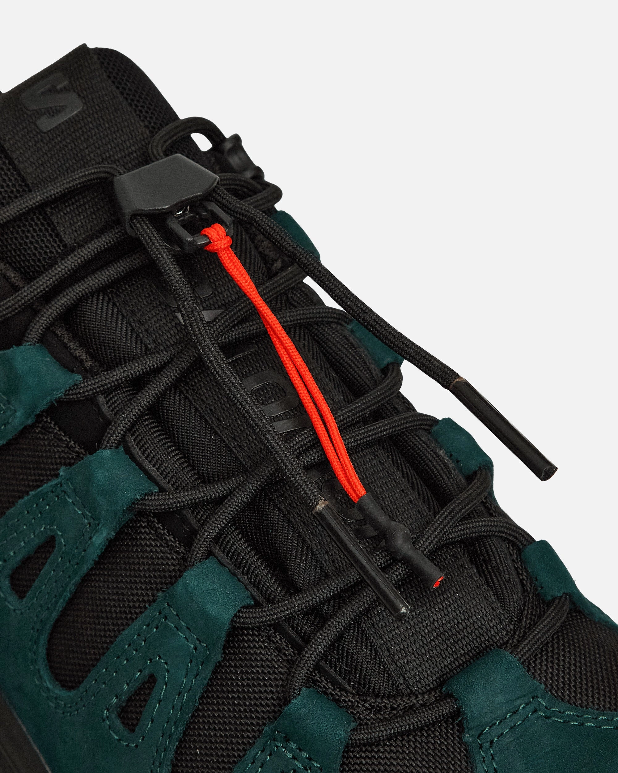 GR10K Quest Low - 01 Vassal Sneakers Black / Ponderosa Pine / Flame Scarlet Mountain Trail Runners