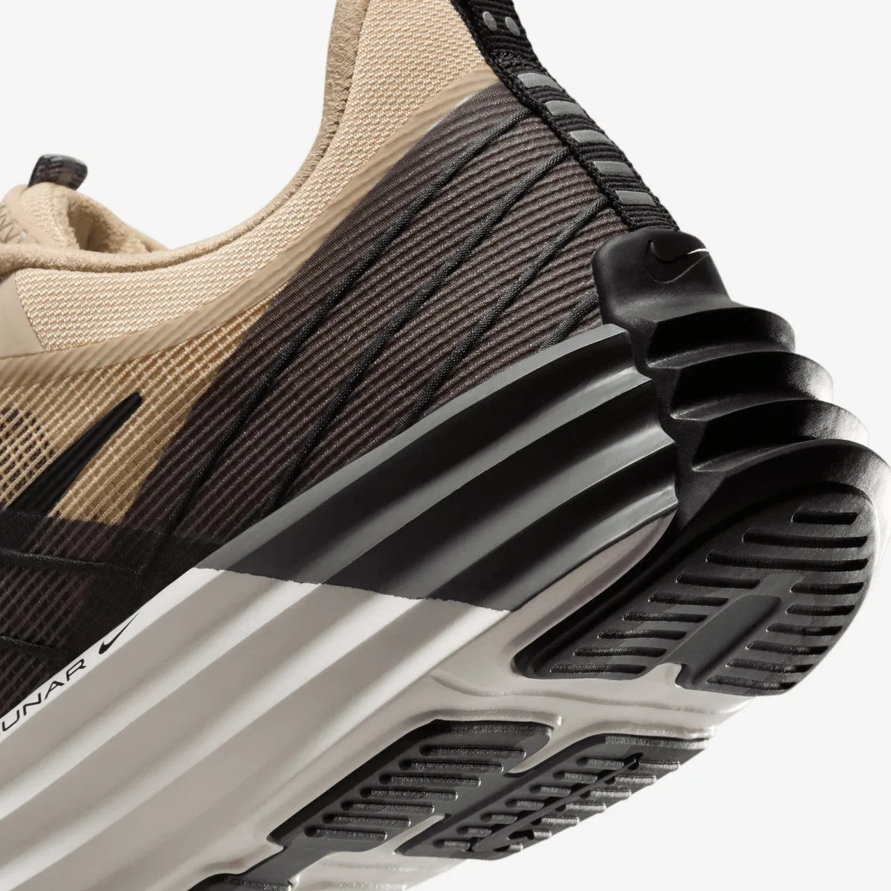 Lunar Roam Nike casual lifestyle sneakers