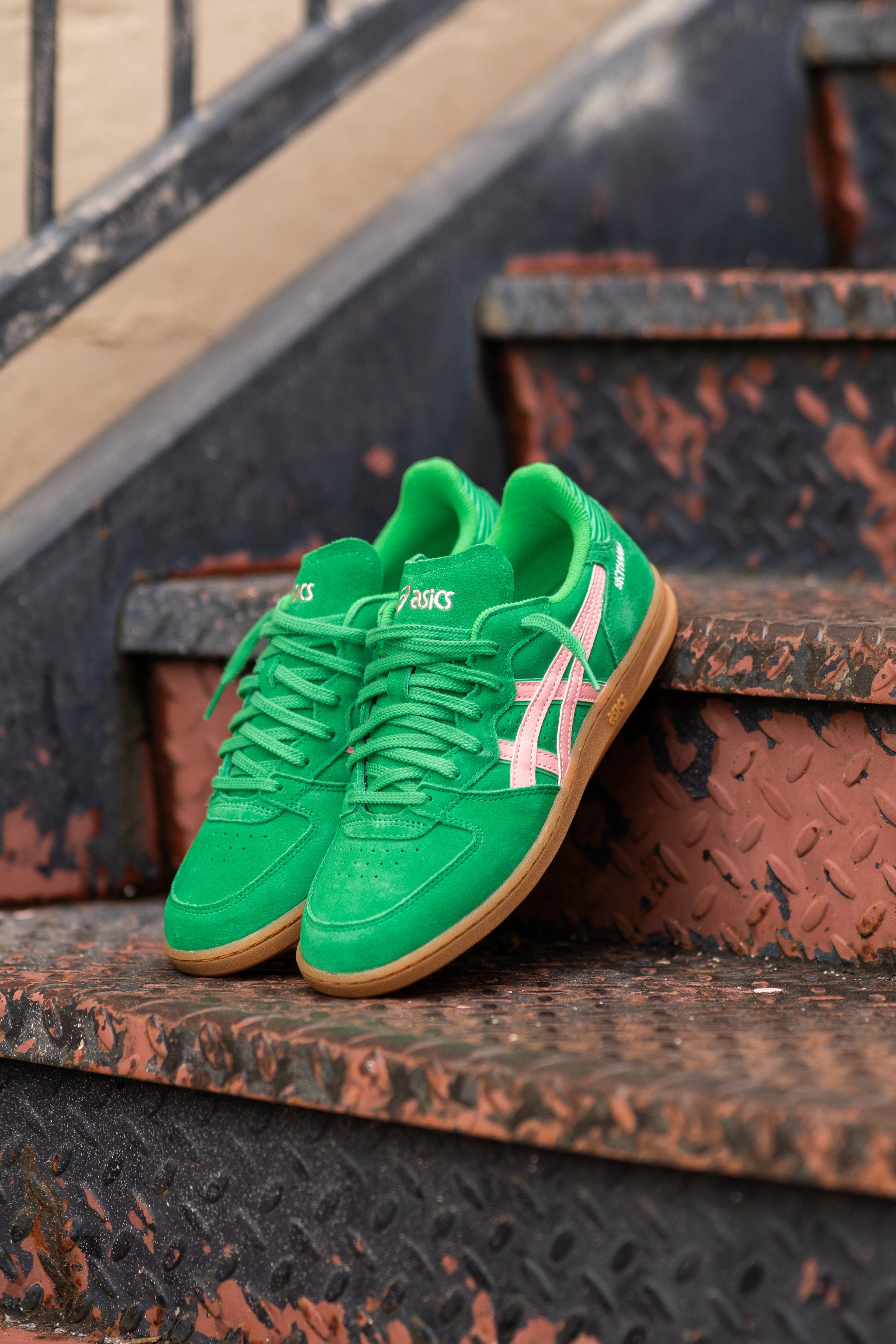 Men's Asics Skyhand OG (Cilantro/Grapefruit) running shoe close-up shots